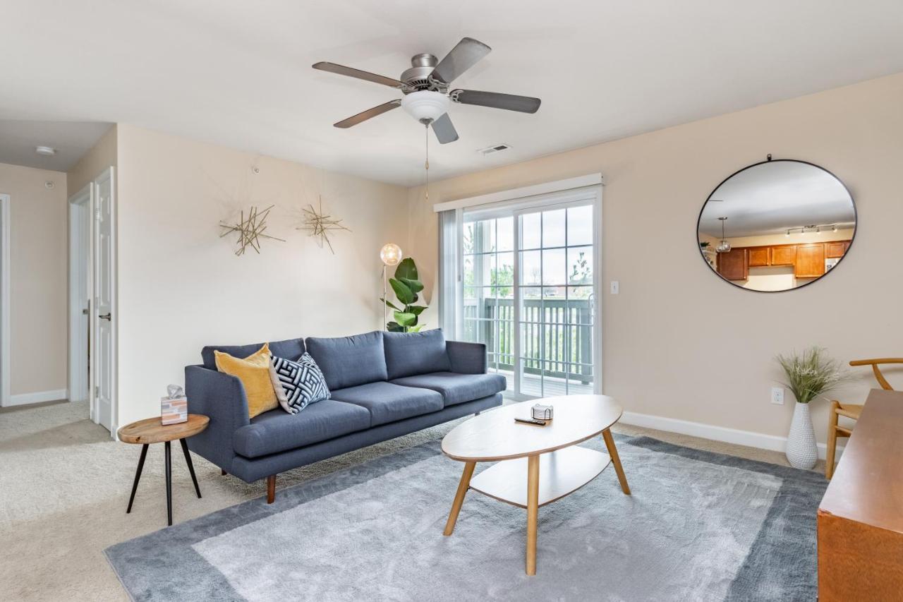 Contemporary In Apartment *